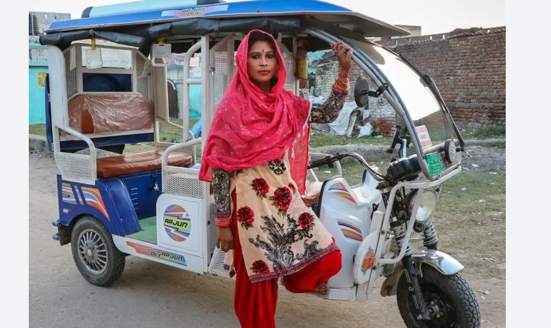 J&K’s First Women E-rickshaw Driver, Seema Devi Is The Epitome Of Women ...