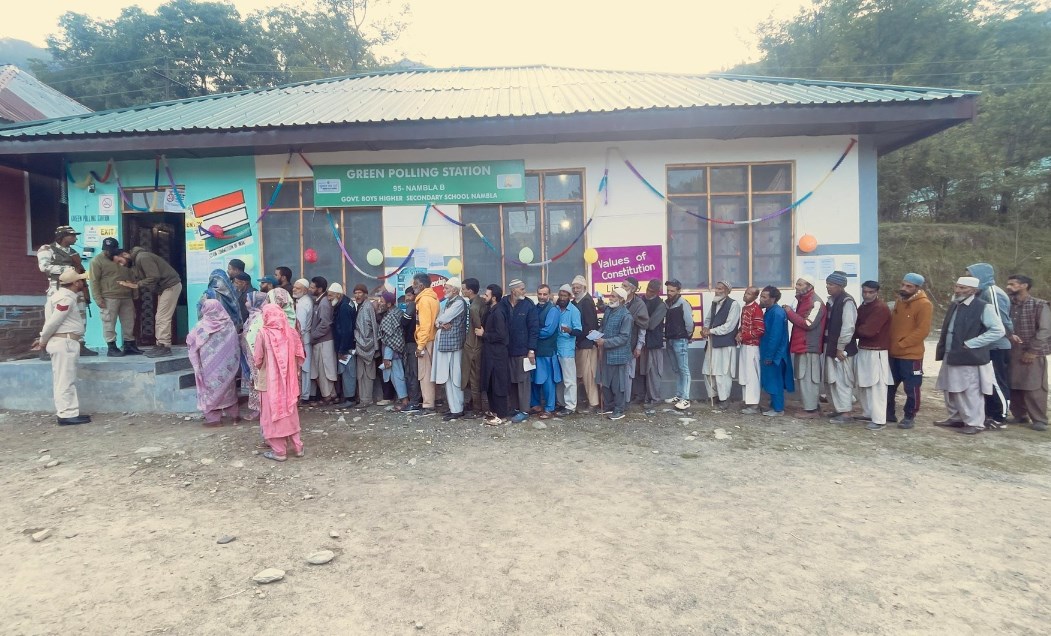 'Lok Sabha Elections: Baramulla PC records over 35.08 % voter turnout till 1:00 PM'