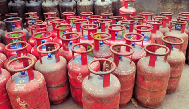 'Prices of 19 kg commercial LPG cylinders slashed by Rs 198 in Delhi'