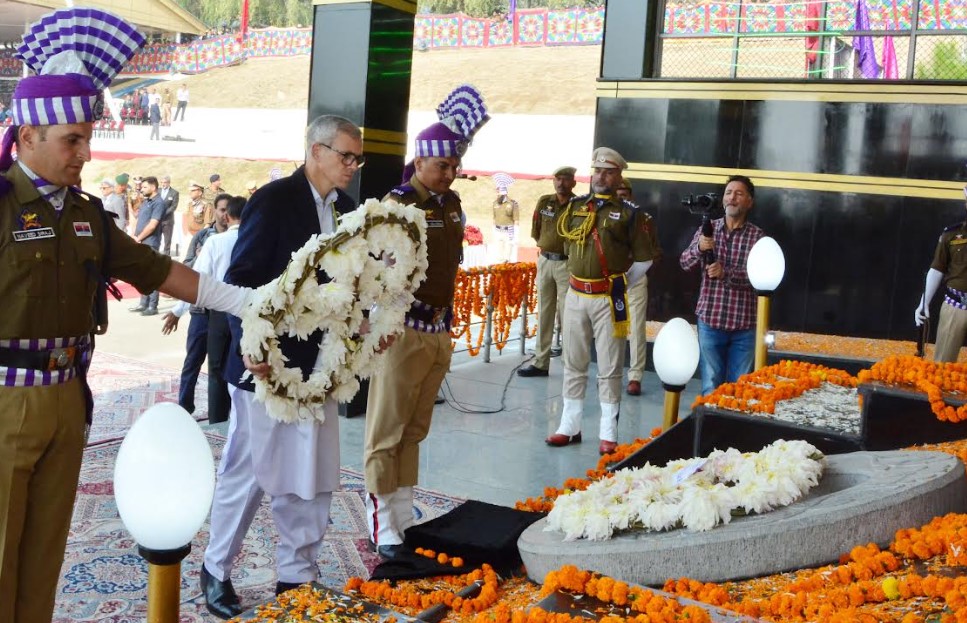 'Chief Minister pays tributes to Police Martyrs on Commemoration Day at Zewan memorial'