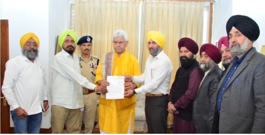 'Chairman Sikh Coordination Committee J&K Calls On LG Sinha'