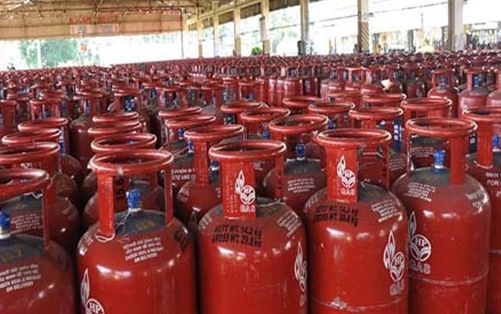 'Prices of commercial LPG cylinders slashed by Rs 19'