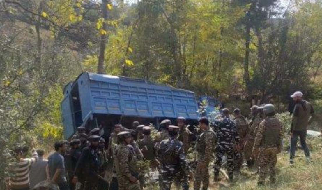 'J&K: Truck carrying CRPF Personnel skids off Road in Budgam, 12 injured'