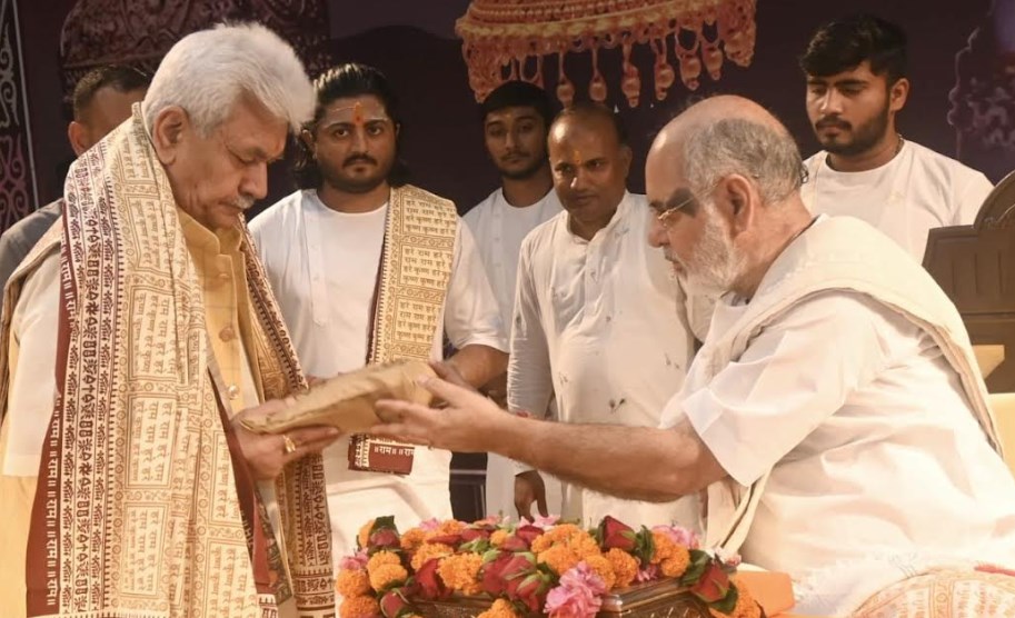'Lt Governor attends Shrimad Bhagavat Katha by Pujya Bhaishri Rameshbhai Oza Ji at Katra'