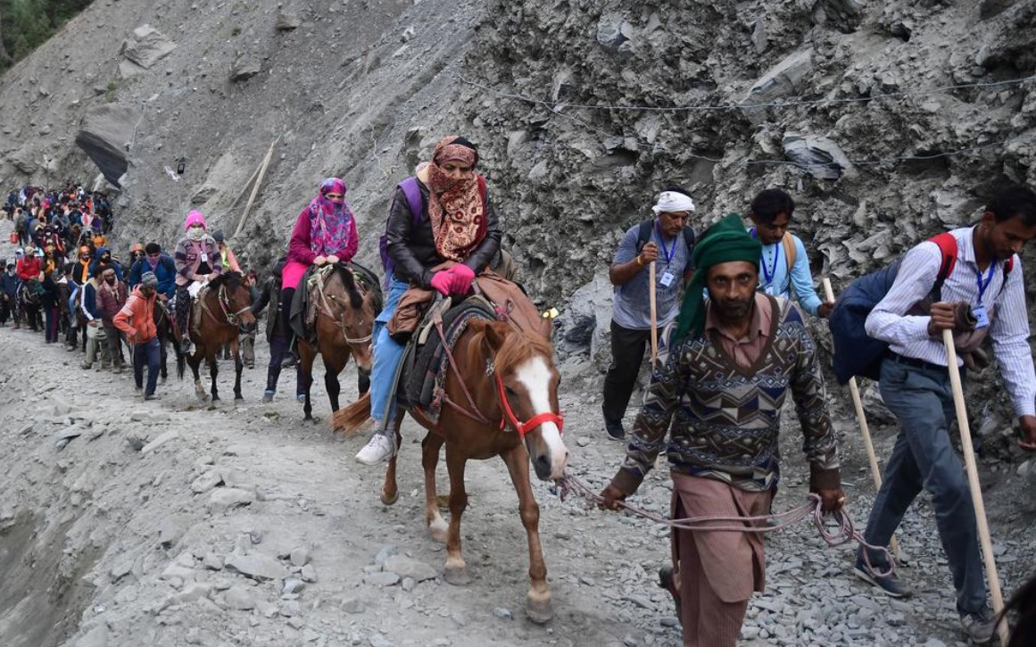 'Over 1,700 pilgrims leave Jammu base camp for Amarnath Yatra'