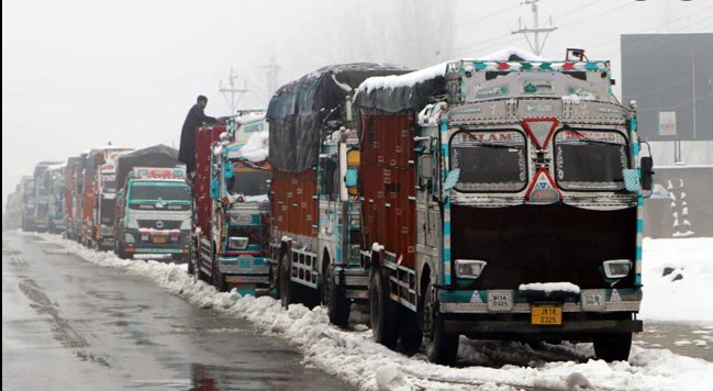 'One-Way Traffic From Srinagar To Jammu On Highway Today'
