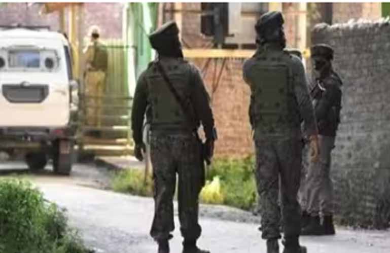 'J&K: 2 Army Personnel Injured in Encounter in Rajouri'