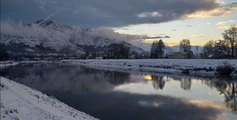Intense cold grips Kashmir valley, Srinagar at low of minus 2 degrees Celsius