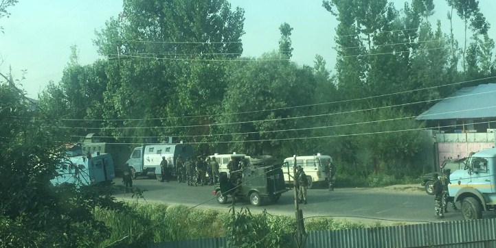 Day 2: 01 militant killed, army trooper injured, operation continues in Charar-i-Shareef