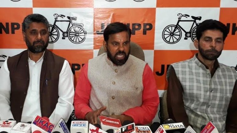 BJP leaders looting tax payers’ money in collusion with corrupt officers in J&K: Harsh Dev