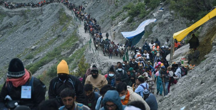 4,703 pilgrims leave Jammu for Amaranth, 219,000 perform yatra in 21 days