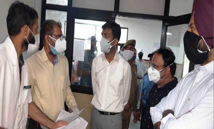 Jammu administration scales up vaccination; Special drives started at 32 locations: DC