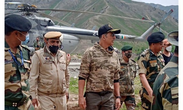 Famous Bollywood actor Akshay Kumar visits Bandipora's Tulail