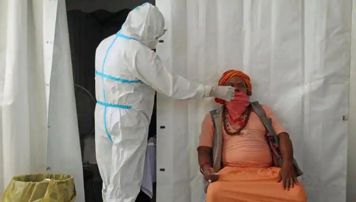 Delhi should prepare for 15,000 daily Covid-19 cases during winter: Report