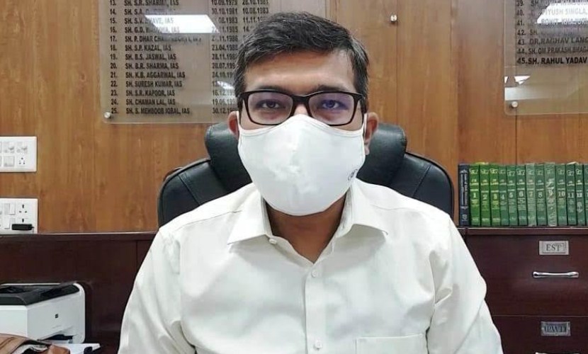 Kathua admin distributes 16388 Quintal  free ration in May under PMGKY: DC Rahul Yadav