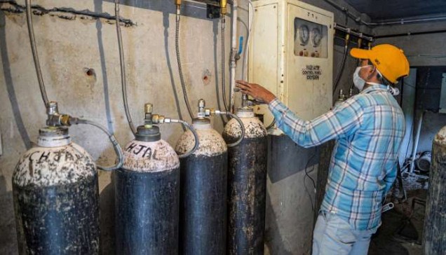 India plans to import oxygen containers, press IAF into service