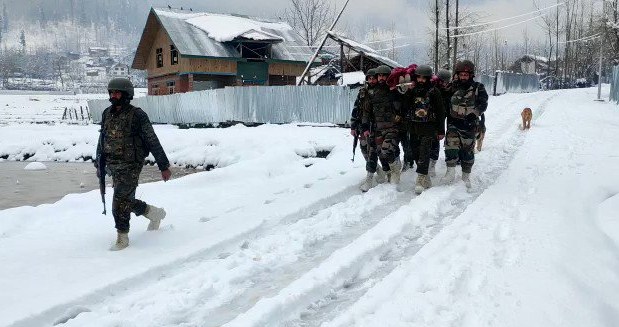 Army helps pregnant woman reach hospital amid heavy snowfall in Jammu and Kashmir