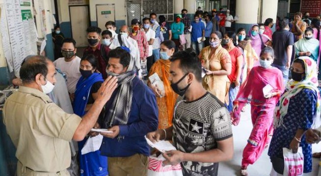 India records single-day rise of 3,52,991 new COVID cases; 2,812 fatalities