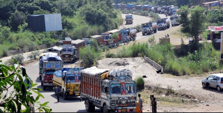 Two-way LMV, one-way HMV traffic resumes on Srinagar-Jammu highway