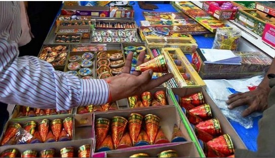 600 kg firecrackers seized in Delhi; 7 held