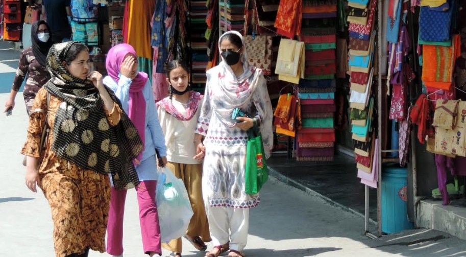  490 new Covid-19 cases  today -347 from Kashmir Division ,143 from Jammu Division, Total cases now 20359