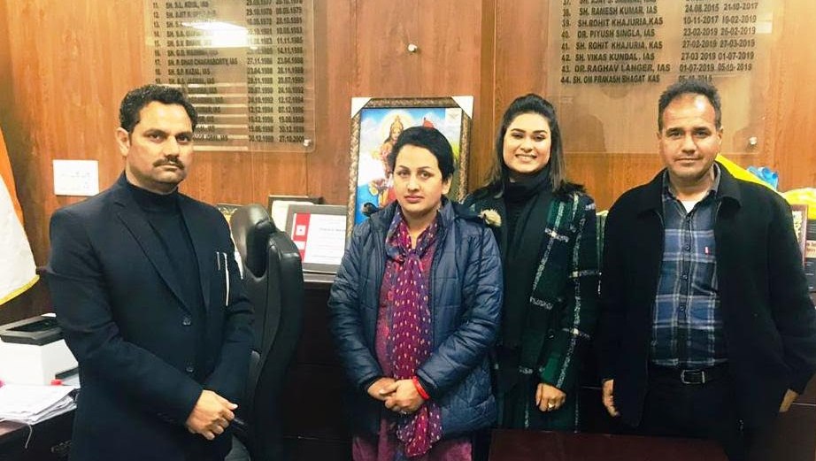 First Woman Driver Pooja Devi calls on DC Kathua