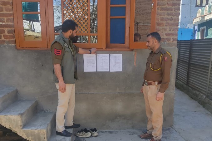8 Absconders presently in PoK, Pak declared proclaimed offenders in Baramulla: Police