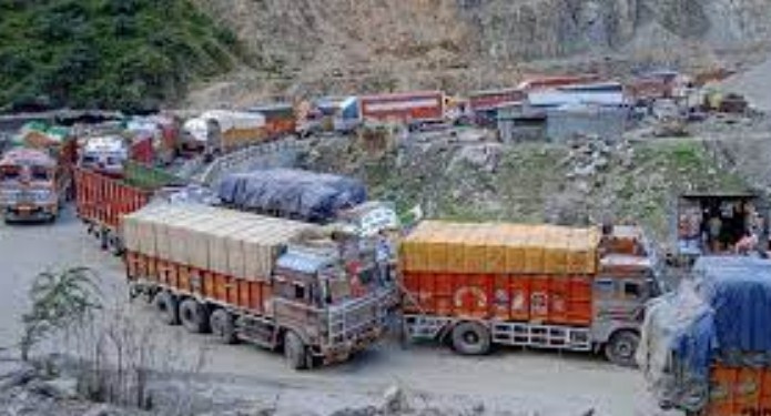 One-way traffic resumes on Srinagar-Leh highway