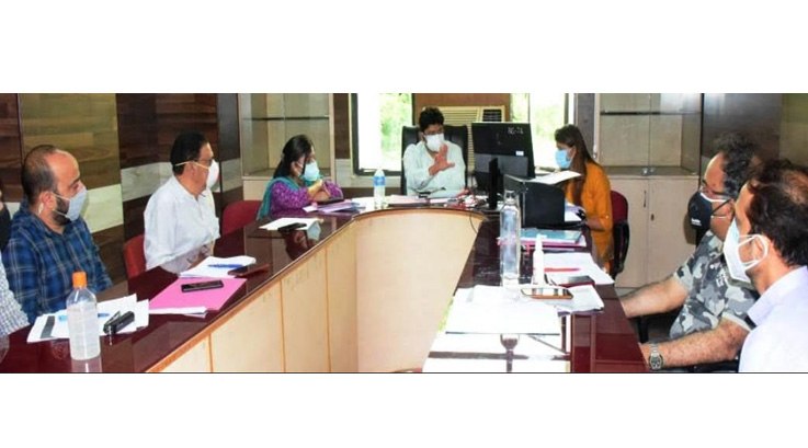 Div Com inspects functioning of newly established Oxygen Control Room at Udyog Bhawan