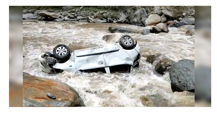 5 family members injured in road mishap along Srinagar-Jammu Highway