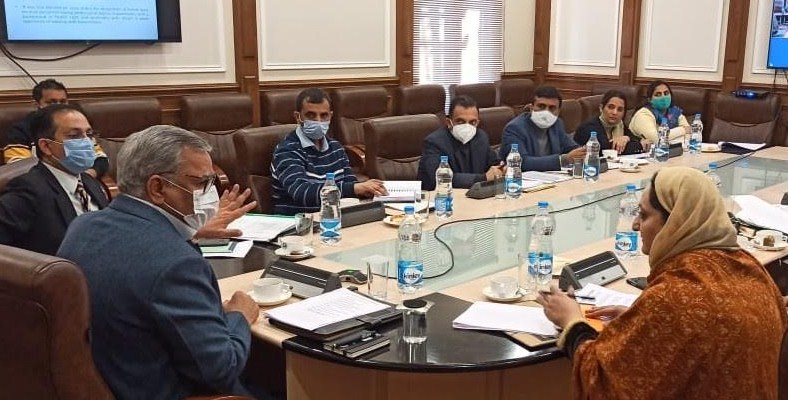 Advisor Farooq Khan reviews functioning of One Stop Centers for women