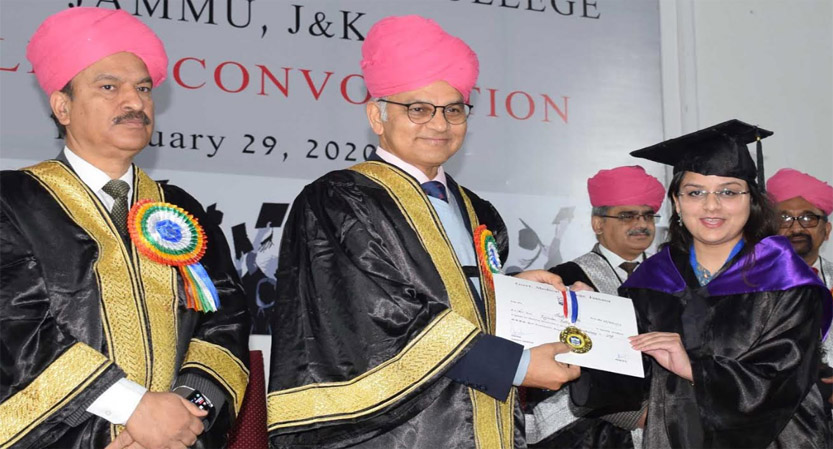 Advisor Sharma urges doctors to uplift health sector in J&K