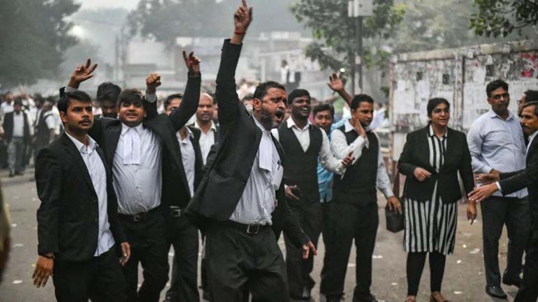 Delhi Lawyers Shut Courts, want delhi police protesters arrested