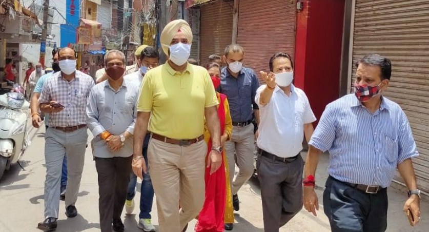 DC Reasi reviews enforcement of Covid safety guidelines, vaccination during Katra tour