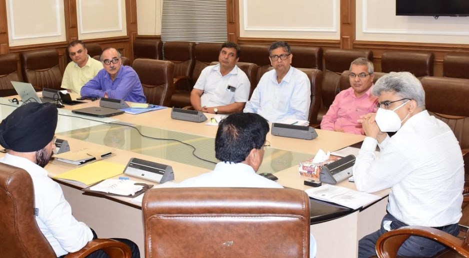 Atal Dulloo asks officers for building rapport with farmers, regular grievance redressal