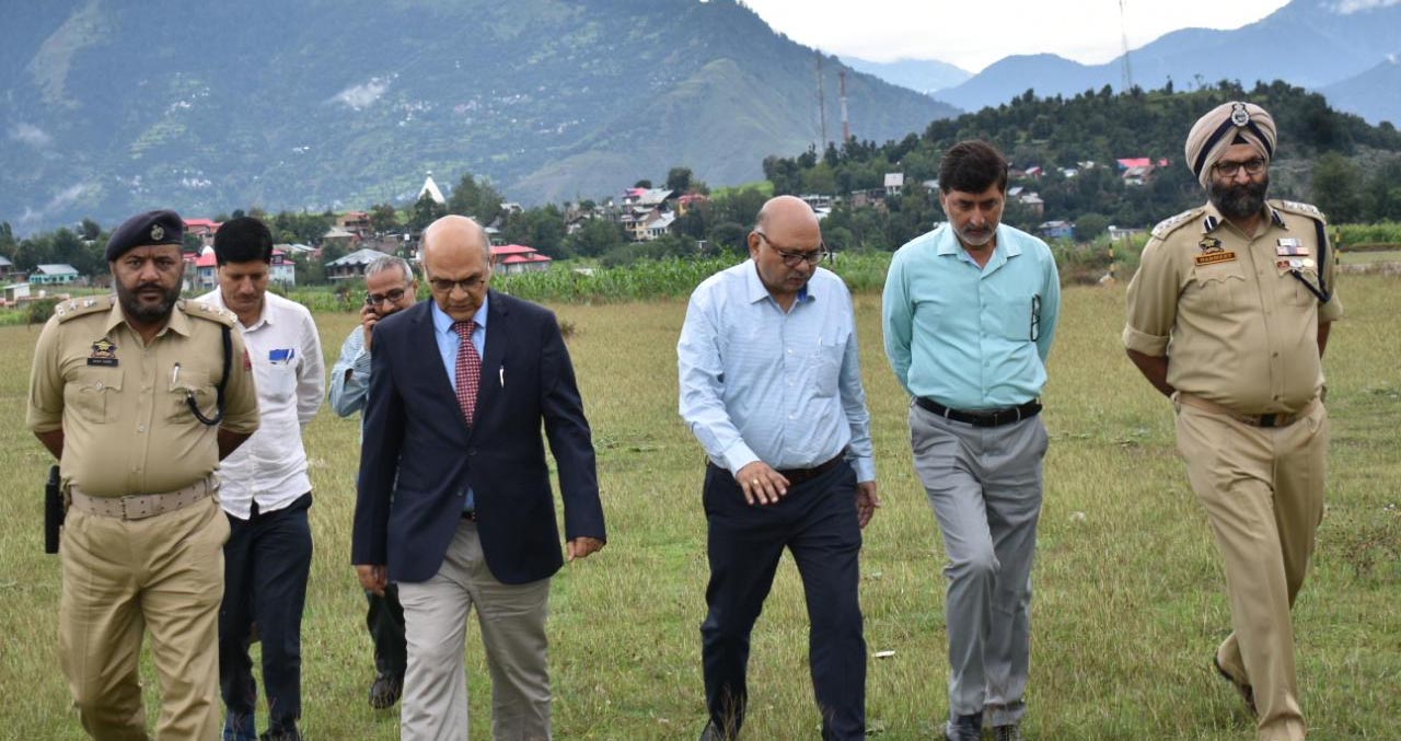 Advisors Sharma, Skandan visits Kishtwar, reviews stock of essential commodities and ongoing development activities in district Kishtwar