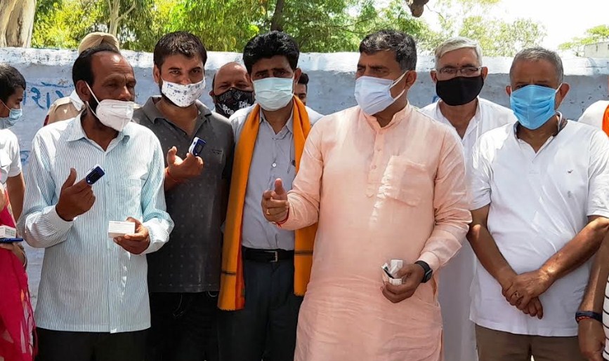 Jugal Kishore distributed Sanitizers,Oximeters & Masks,visited Blood Donation Camp 