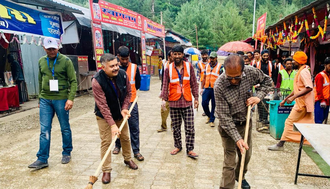 Amit kick-starts Swachhta Abhiyan at SANJY Nunwan Base Camp