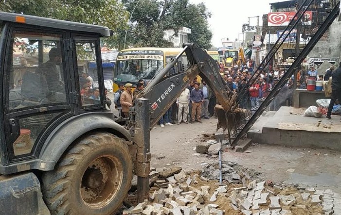 Anti encroachment drive at busy market area of Ghagwal