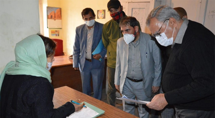 Advisor Farooq Khan conducts surprise inspection of Directorate of FCS& CA