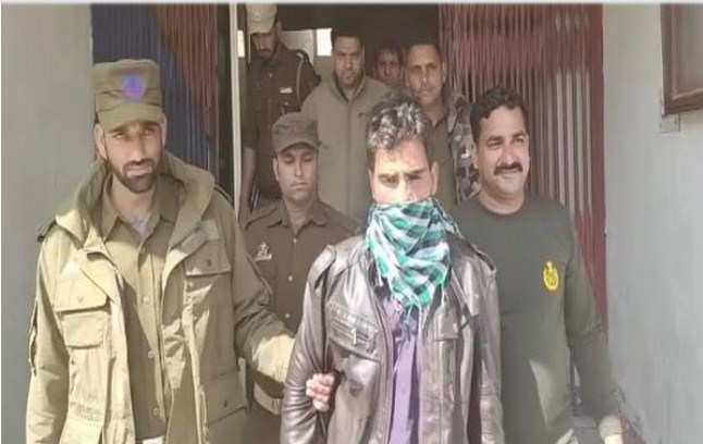 J-K: Indian Army hands over apprehended Pak national to police
