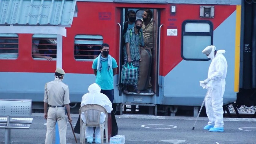 Govt. evacuates 39825 JK inhabitants through Lakhanpur till date, 3217 reach Udhampur in 3 special trains, 419 students by flight from Bangladesh