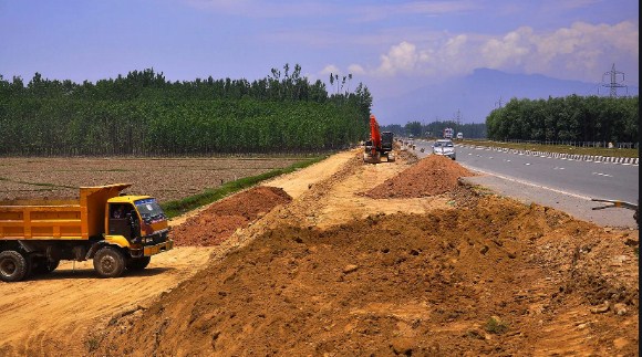 India builds emergency airstrip in Kashmir amid Ladakh border tension with China