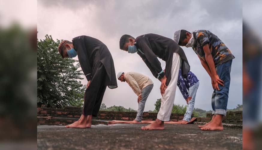 People In Srinagar Offer Eid Al-Adha Namaz At Homes Following Covid-19 Guidelines