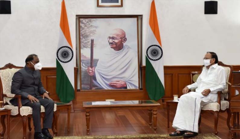 Girish Chandra Murmu called on Vice President M Venkaiah Naidu
