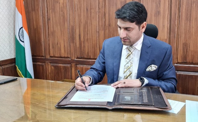 DC Srinagar orders massive reshuffle of Patwaris