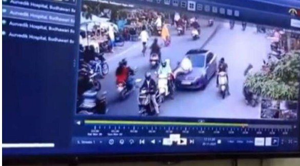 Caught on camera: Traffic police dragged on car bonnet for half a Km in Nagpur