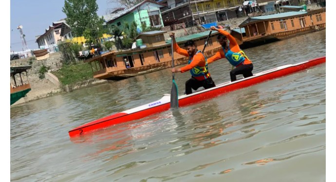 J&K: First Kayaking, Canoeing marathon held in Srinagar, 10 female athletes participate