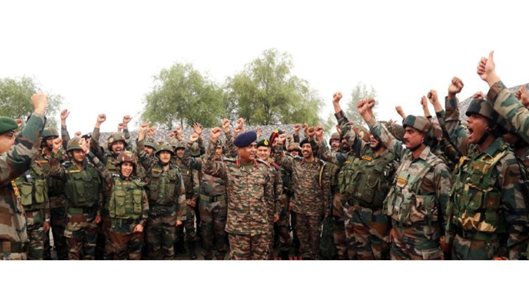 Army chief visits forward areas along LoC in J-K
