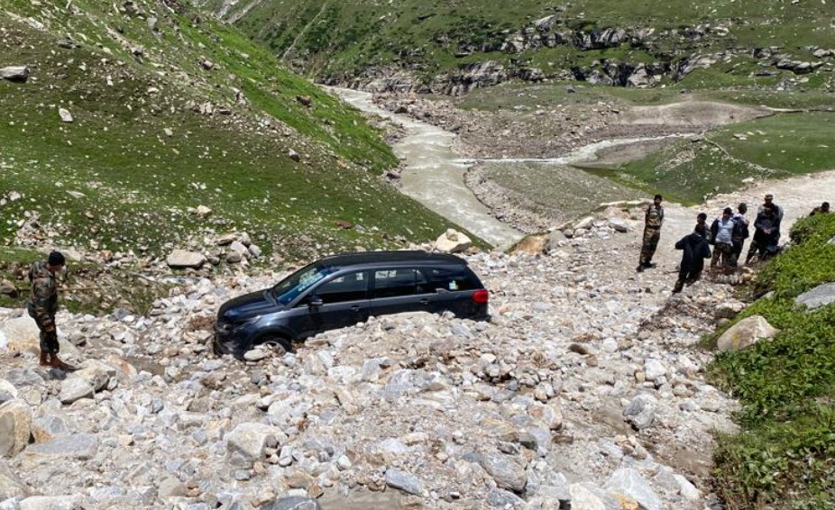 Ladakh: Army rescued four tourists including a couple 